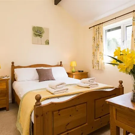 Апартаменты Riverside Cottages No 2 Эмблсайд
